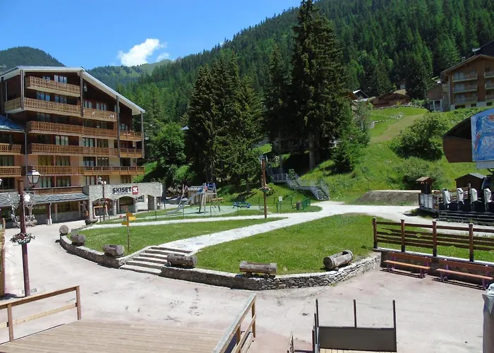 Charmant studio rénové, proche télécabine, balcon sud, animaux acceptés, draps inclus, casier à ski - FR-1-561-52