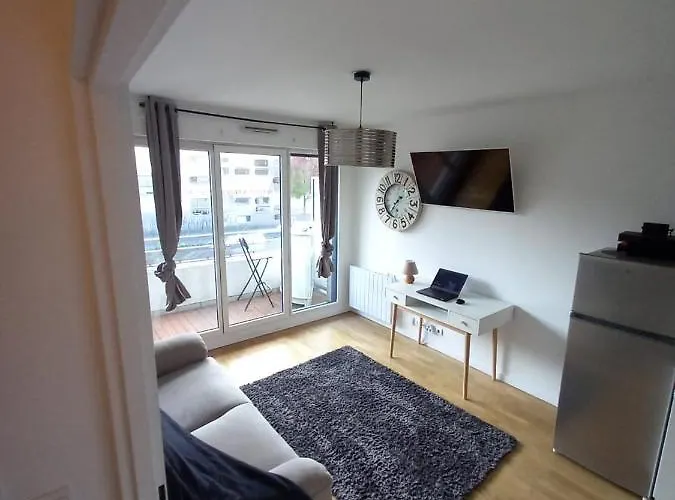 Cosy Paris With Balcony
