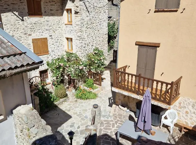 Maison complète Ganzes Haus House 6 Peronnes La Finière Seealpen Isola Village bei Nizza Alpes -Maritimes près de Nice 70 km