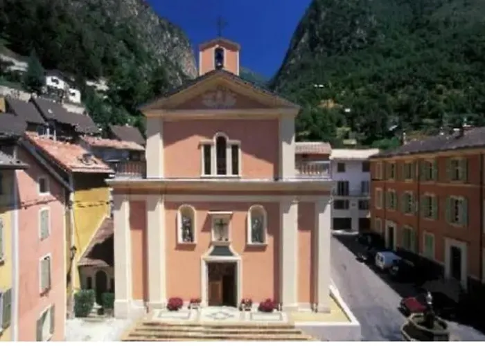 Maison complète Ganzes Haus House 6 Peronnes La Finière Seealpen Isola Village bei Nizza Alpes -Maritimes près de Nice 70 km