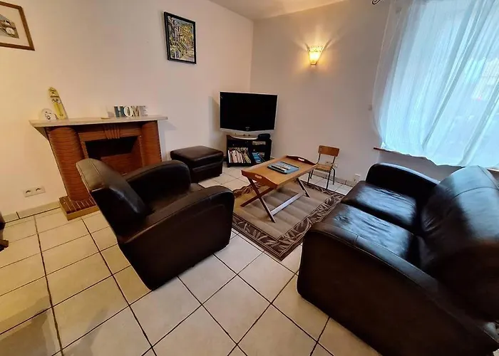Maison en pierre proche mer, commerces et bus