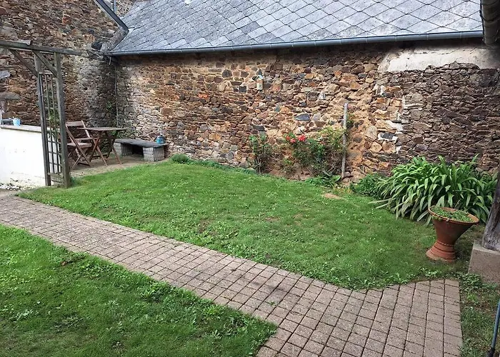 Maison en pierre proche mer, commerces et bus