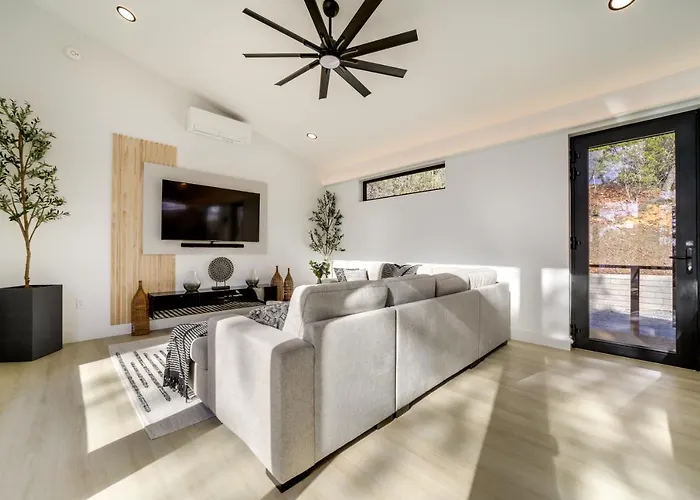 Modern Mountain-View Sanctuary In Pisgah Forest