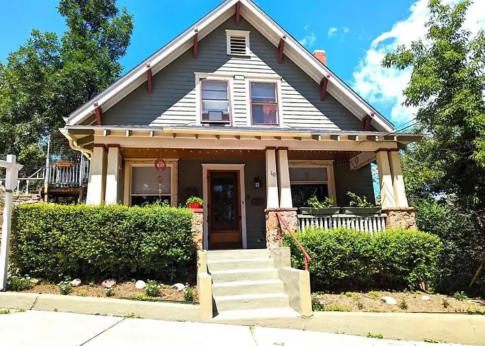 Manitou Springs White Yarrow Inn House