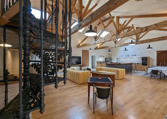 Maison lumineuse avec cuisine équipée, 3 chambres avec SDE&WC privatifs, garage et Wifi - Jarnac - FR-1-653-246