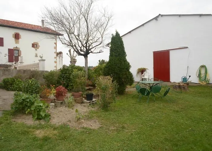 Larzabalea