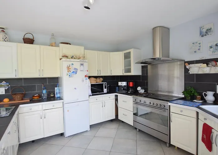 Charmante Maison Familiale, Animaux Admis, Parking, Chauffage Au Sol, Poele A Granules - Fr-1-498-93
