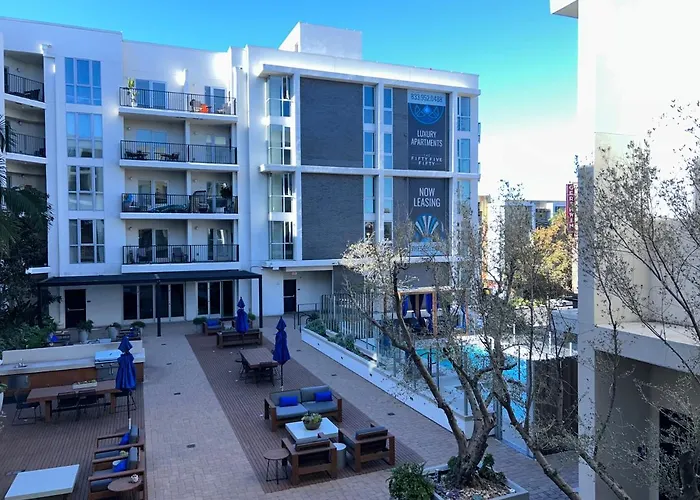 Luxury Apartment In Hollywood