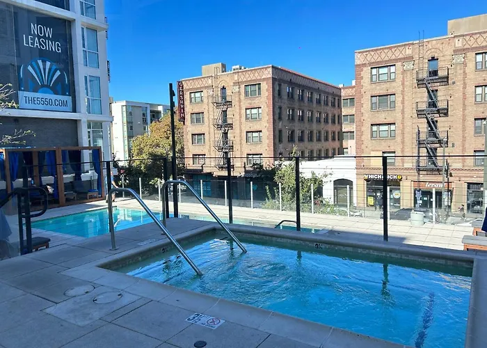 Luxury Apartment In Hollywood