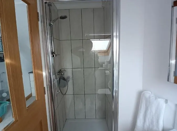 Entire Modern Cottage Close To Beach - Pet Friendly