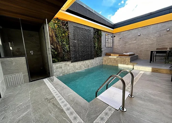 Zouk Hotel (Adults Only)