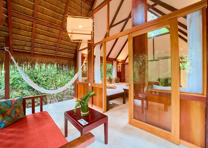 Shawandha Costa Rica