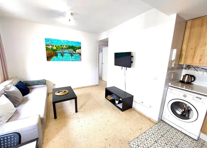 Hotel cerca del colegio: Fray Isidoro Apartment