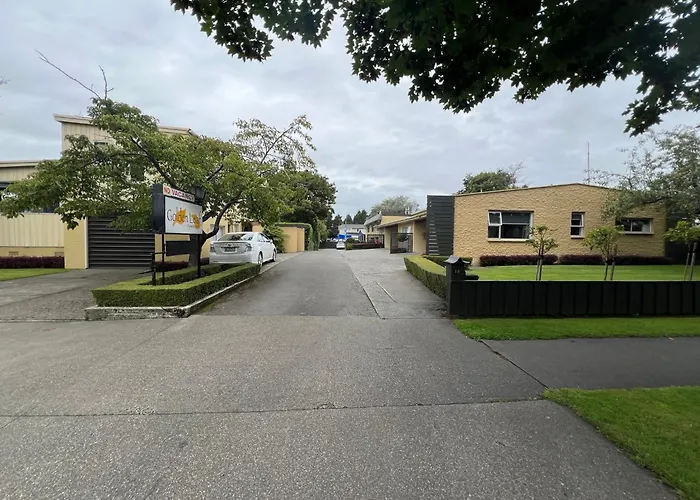 Golden Leaf Apartments