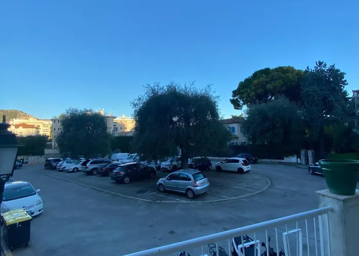 Studio calme à deux pas de la mer avec jardin et parking privé