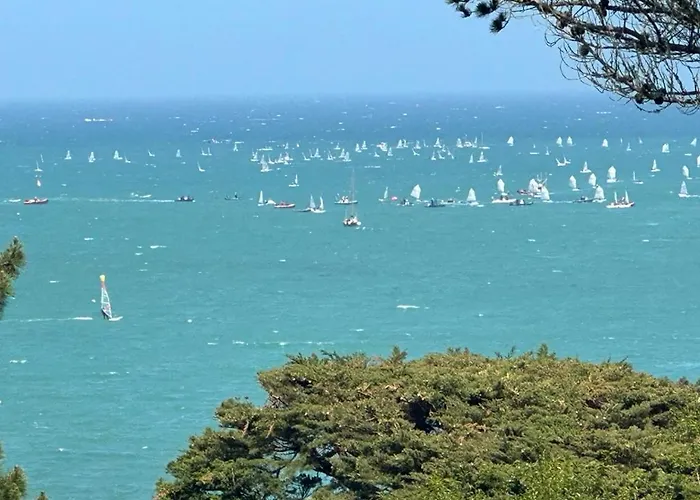 Appartement vue mer à 100m de la plage au centre de Carantec