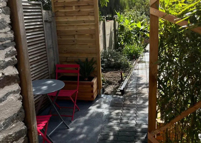 Gîte maisonnette- Et à côté coule une rivière