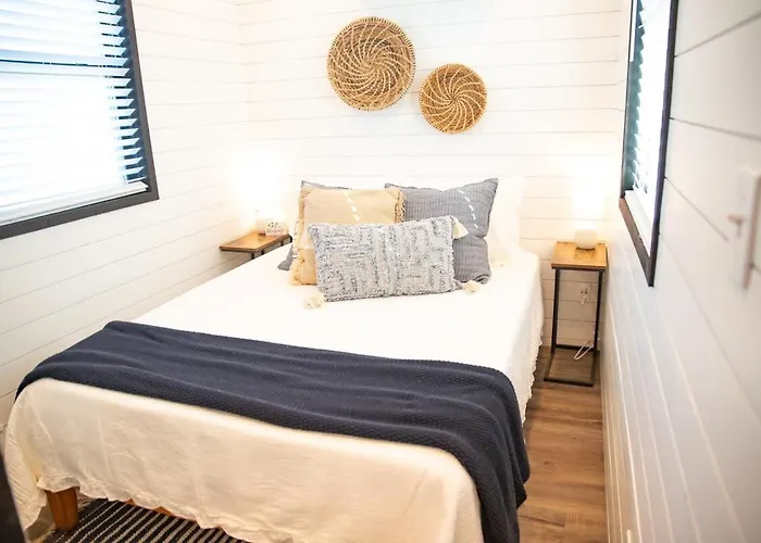 New Moonlight Ridge-Shipping Container Home