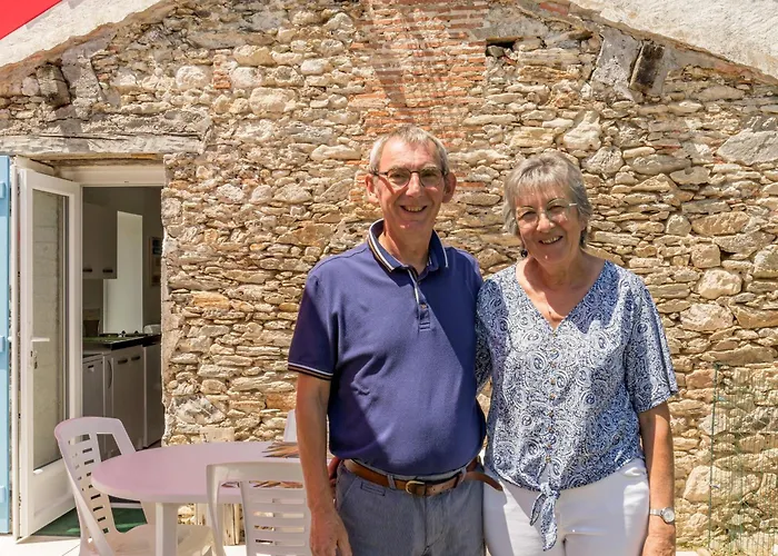 Fermette Rénovée avec Jardin Privatif et Wifi à 12km des Plages - FR-1-306-1257