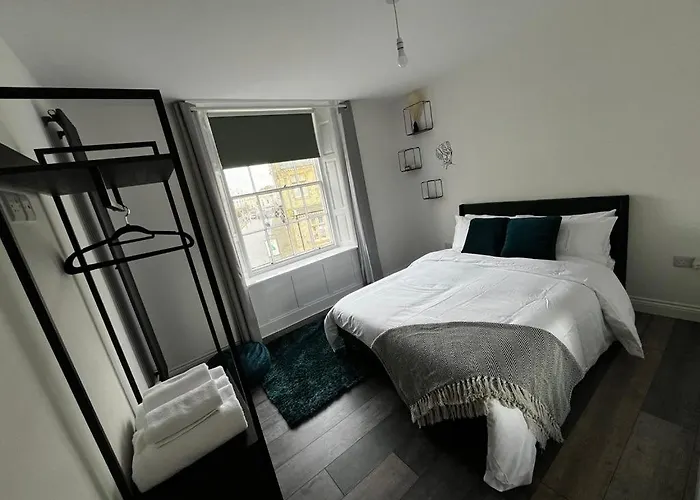 Sterling Stylish 2 Bedroom Central Modern Apartment