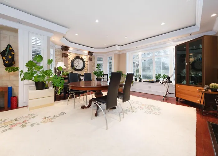 Oakridge Luxury Homestay