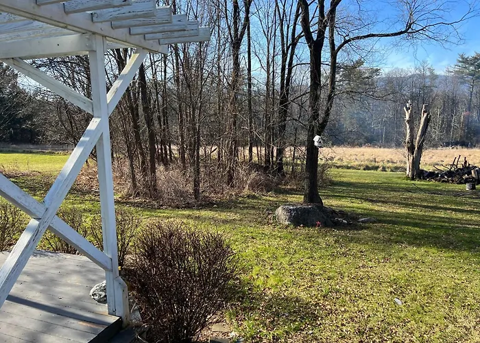 Country Cottage With Large Yard, Fire Pit & Nature Views