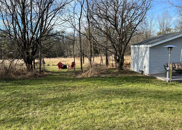 Country Cottage With Large Yard, Fire Pit & Nature Views