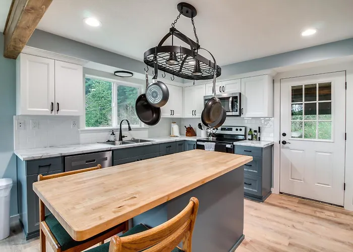 3 Mi To Reedsport: Home W/ Umpqua River Views