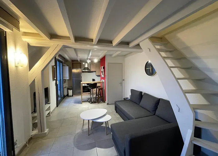 FATHALA - appartement lumineux en dernier étage - face à la gare routière