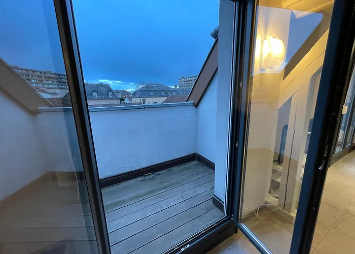 FATHALA - appartement lumineux en dernier étage - face à la gare routière