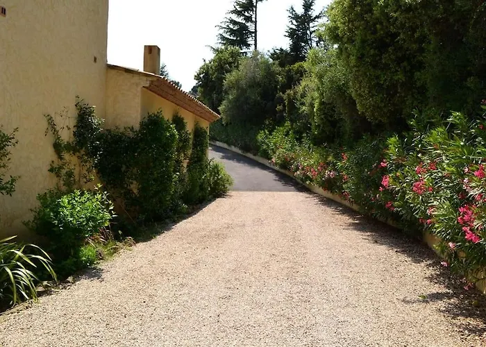Villa Grasse vue mer exceptionnelle 8P piscine intérieure
