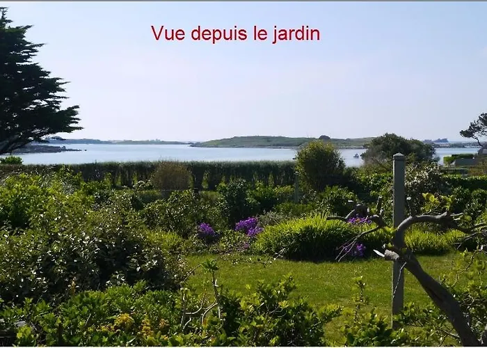 Maison bretonne traditionnelle en bord de Mer