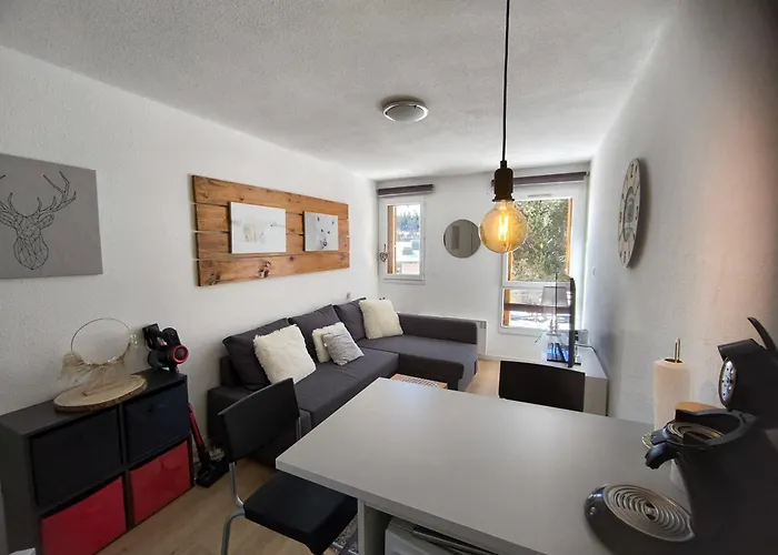 Studio Cosy Isard P2000