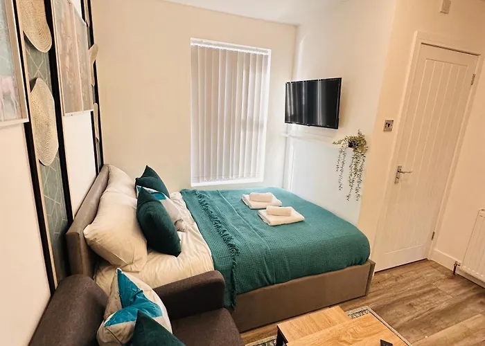 Newly Renovated Luxury Private En-Suite Room In Harborne Park Road - Birmingham R2