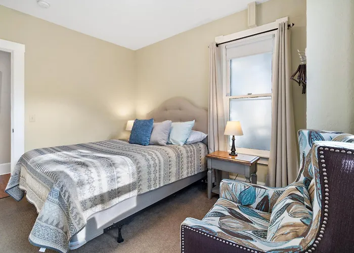 Pioneer Vacation Rentals - Pioneer South Downtown Ashland