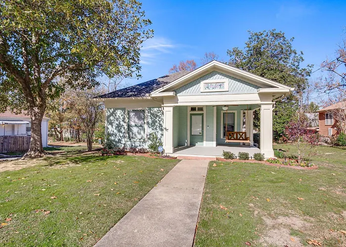 1 Mi To Downtown Tyler: Historic Home W/ Porch!