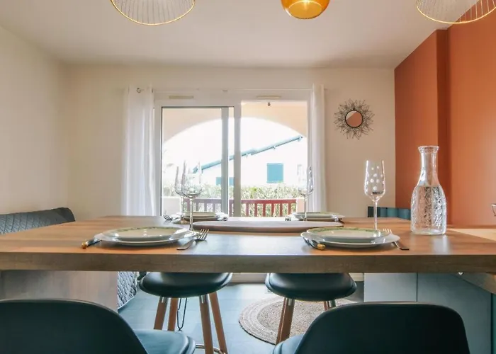 T2 moderne à 900m des plages