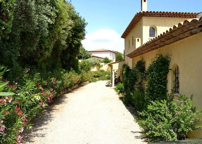 Villa Grasse vue mer exceptionnelle 8P piscine intérieure