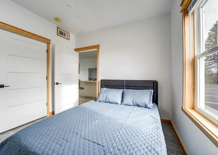 4 Mi To Lake Erie: Condo In Golf Community