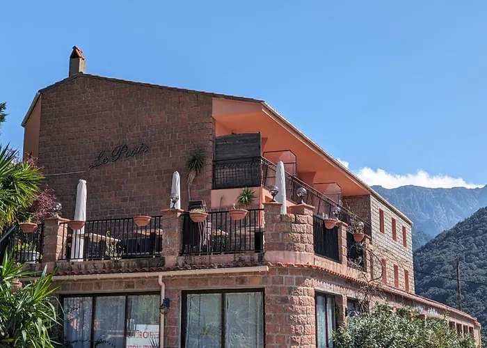 Le Porto T3 55m2 vue mer immeuble traditionnel en pierre de taille avec prestations exceptionnelles barbecue ordinateur vidéosurveillance terrasse panoramique