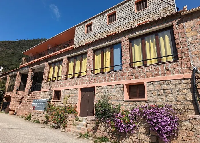Le Porto T3 55m2 vue mer immeuble traditionnel en pierre de taille avec prestations exceptionnelles barbecue ordinateur vidéosurveillance terrasse panoramique