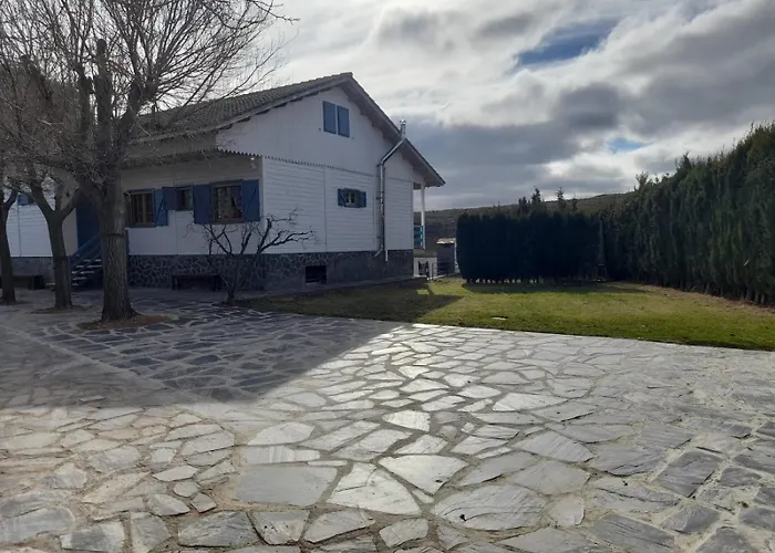 Villa Independiente con Bodega y Barbacoa - perfecto familia y grupos