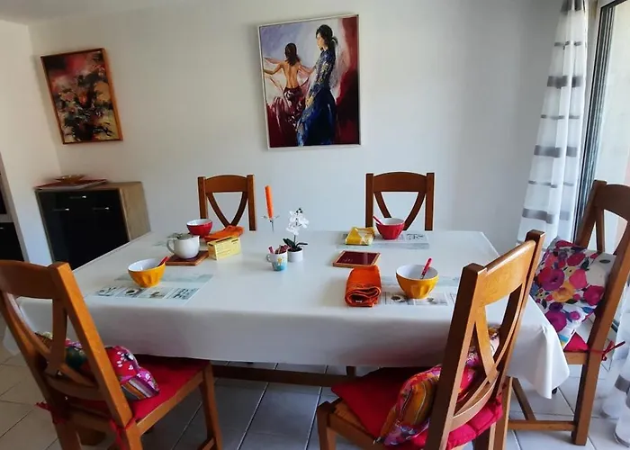 Les Romarins, appartement impeccable et son parking privé