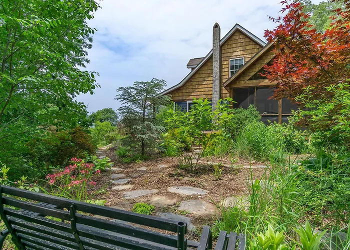Mountain Over Main Street 5 Min. To Downtown Weaverville, Fire Pit & Views!