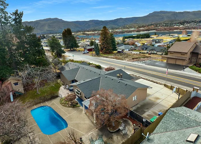 East Wenatchee Oasis 4Br, Pool, Hot Tub, Loop Trail