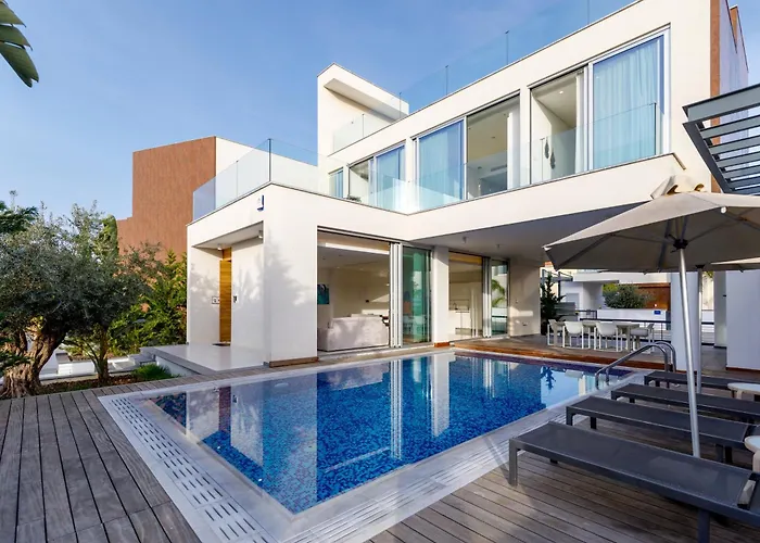 Seaview Luxury Villa Jacuzzi & Pool! 2 Min Beach
