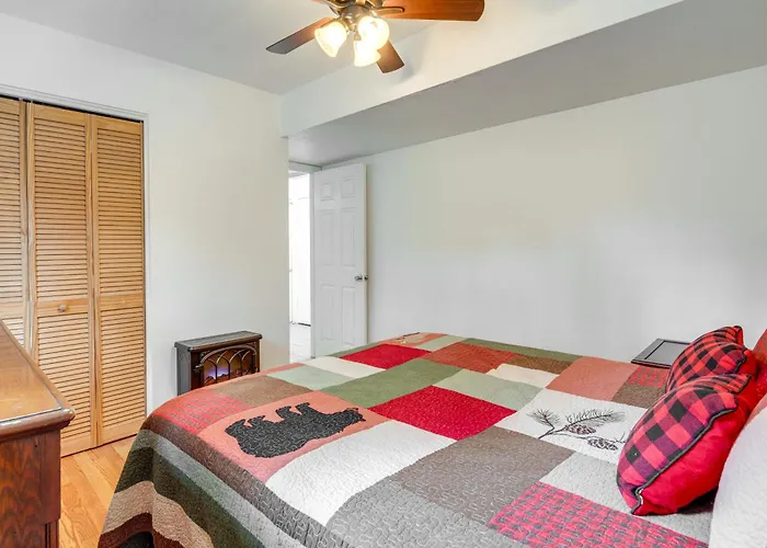 Pet-Friendly Fletcher Home - 13 Mi To Asheville!