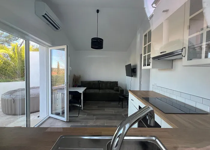 maison t2 avec jaccuzi wifi parking