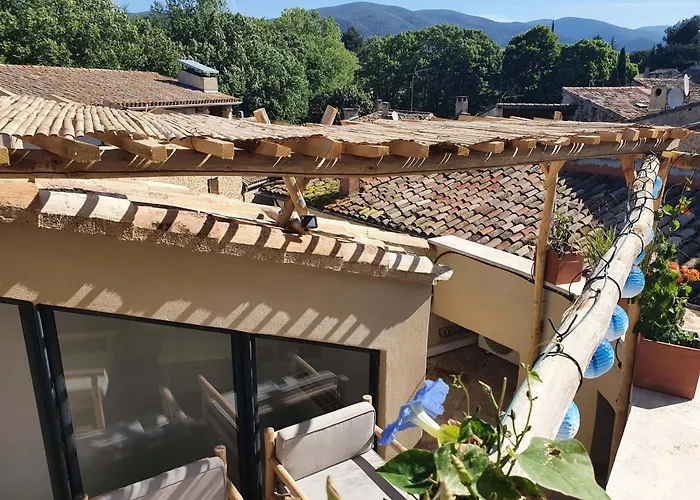 L'Exquishette de Lourmarin, un nid sur les toits.
