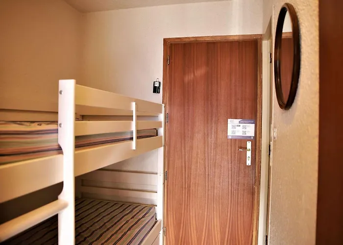 Studio cabine au pied des pistes avec balcon et ascenseur à Auris en Oisans - FR-1-297-154